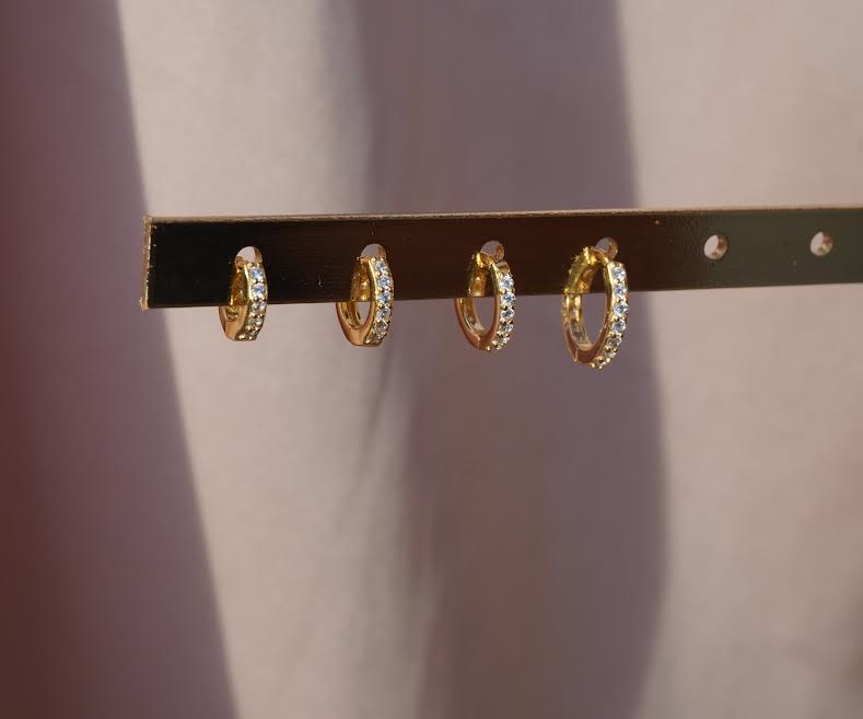 Zirconia huggie