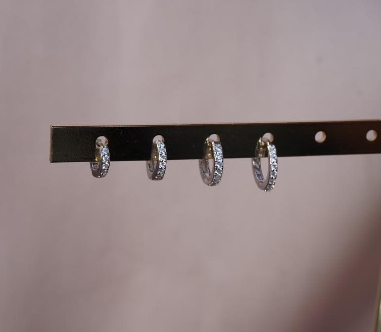 Zirconia huggie