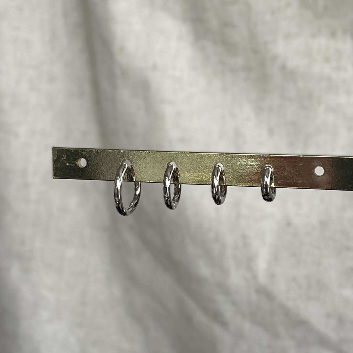 Plain huggie grueso