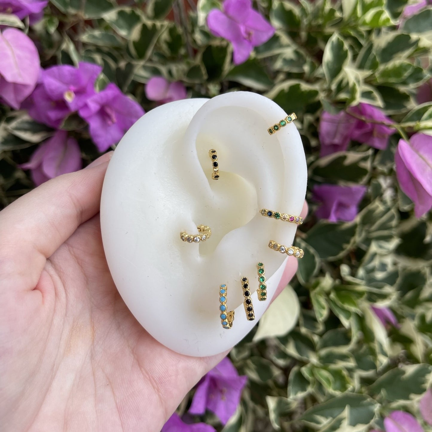 Maxi blossom huggie
